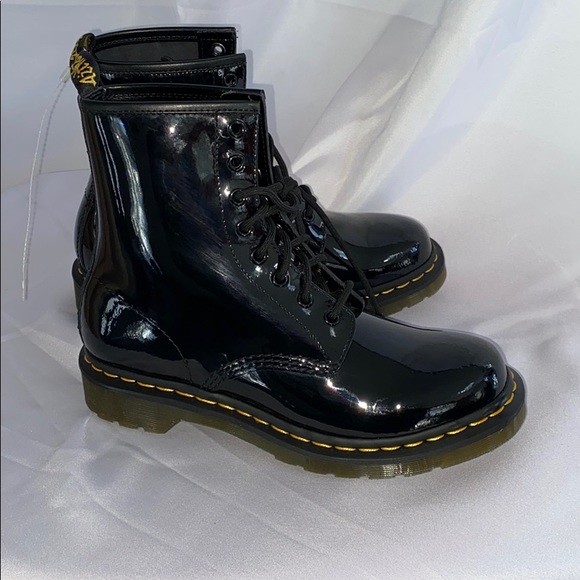 Dr. Martens Shoes - Dr Martens Air Wair 11821